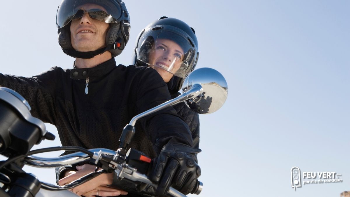 Moto _ ceinture_casque 2000